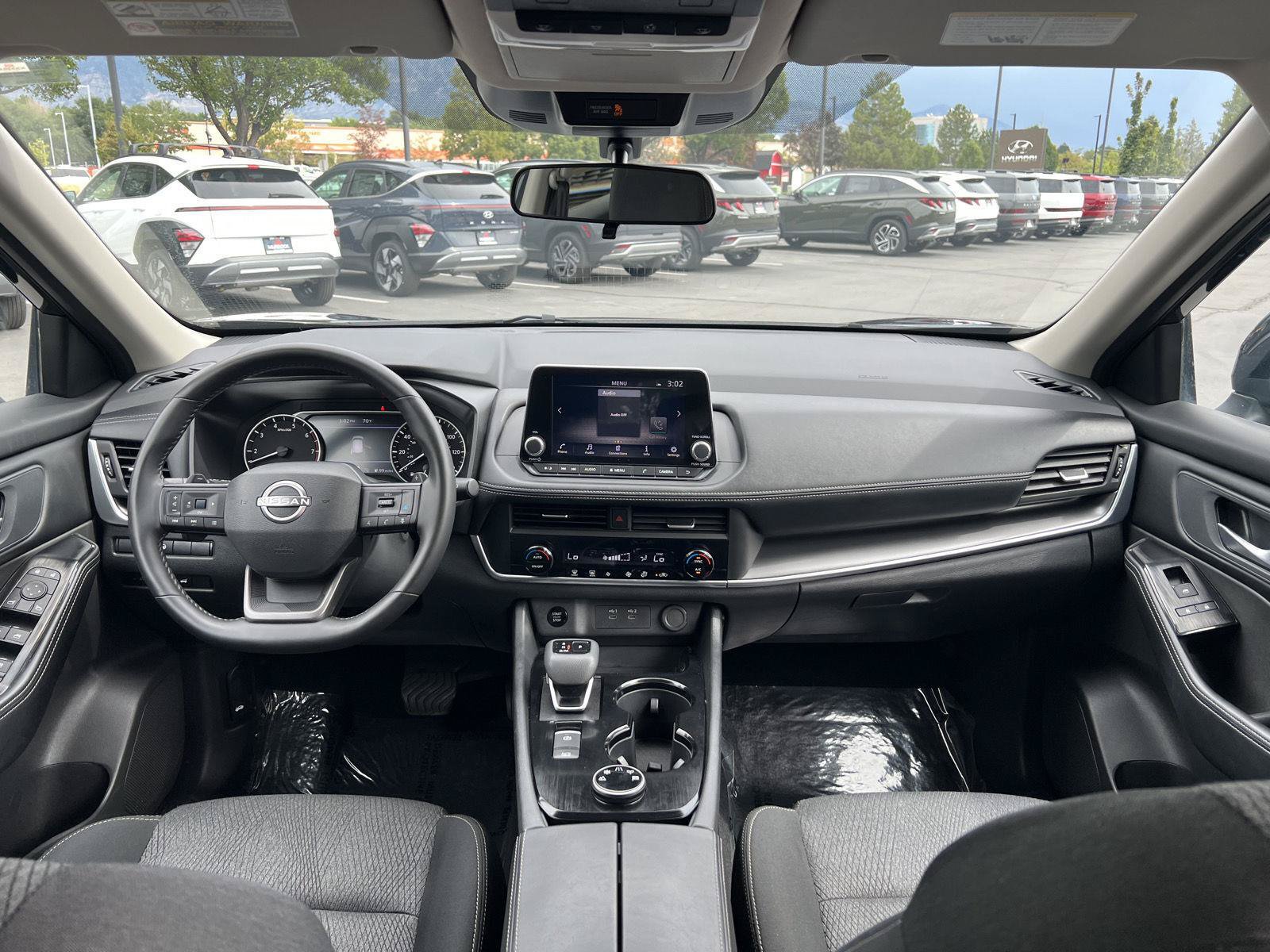 Used 2025 Nissan Rogue SV AWD/4WD image 29