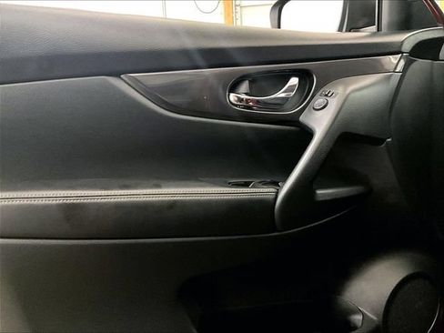 Used 2018 Nissan Rogue SV AWD/4WD image 22