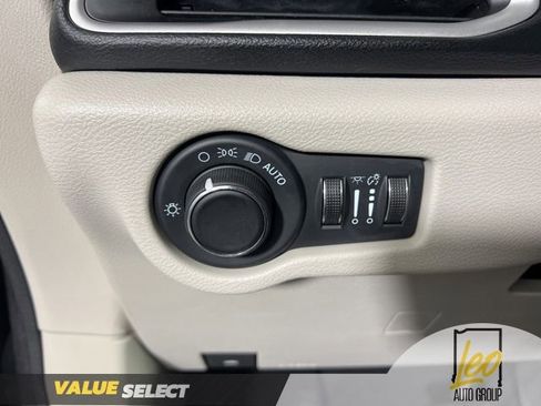 Used 2021 Chrysler Voyager Lxi FWD image 20