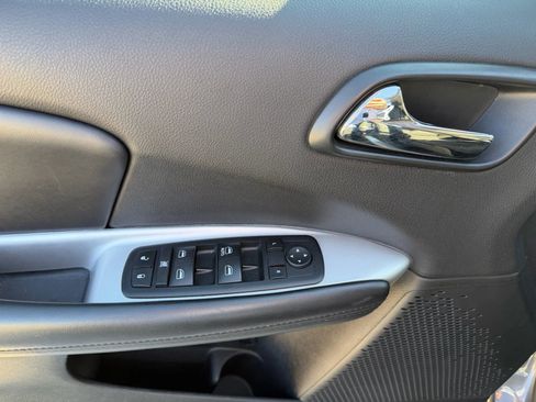 Used 2017 Dodge Journey SE w/ Flexible Seating Group image 14