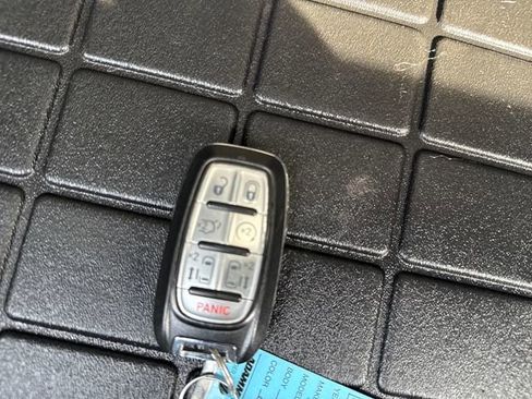 Used 2018 Chrysler Pacifica Touring-L w/ Premium Audio Group image 49