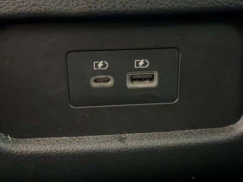 Used 2025 Nissan Pathfinder SV AWD/4WD image 16