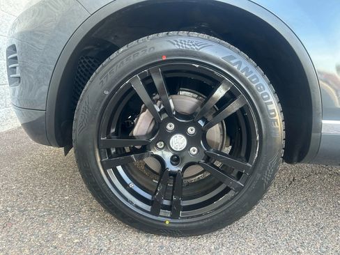 Used 2012 Volkswagen Touareg TDI image 25