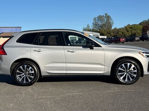 Used 2025 Volvo XC60 B5 Plus image 2