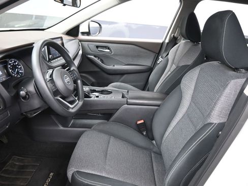 Used 2021 Nissan Rogue SV image 9