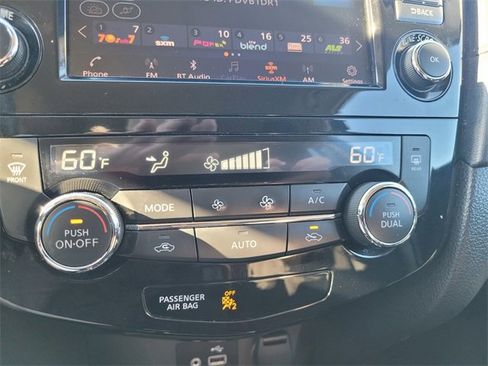 Used 2018 Nissan Rogue SV image 24