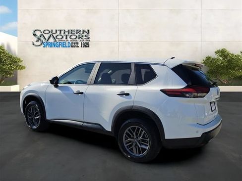 Used 2024 Nissan Rogue S FWD image 3