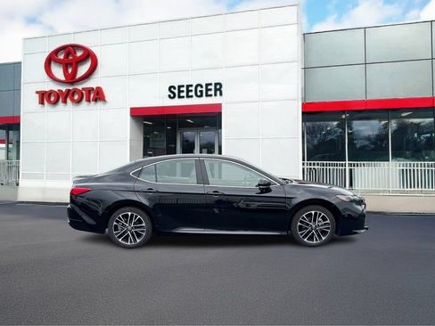 Used 2026 Toyota Camry XLE FWD image 2
