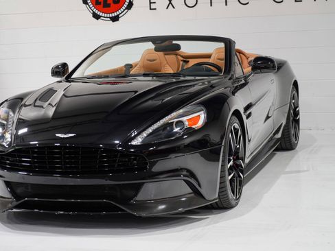 Used 2017 Aston Martin Vanquish Volante RWD image 32