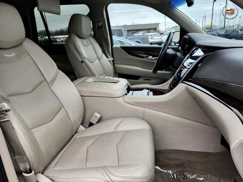 Used 2015 Cadillac Escalade Premium image 26