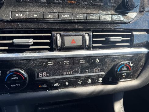 Used 2025 Nissan Pathfinder SL w/ SL Premium Package FWD image 26