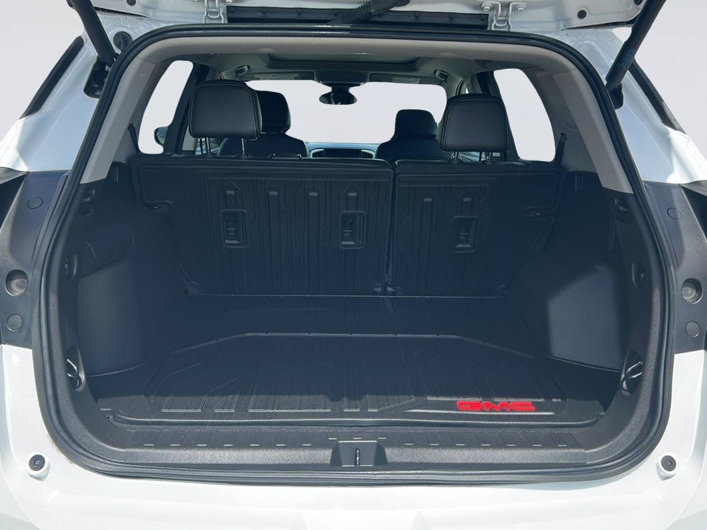 Used 2023 GMC Terrain SLT w/ Tech Package FWD image 26