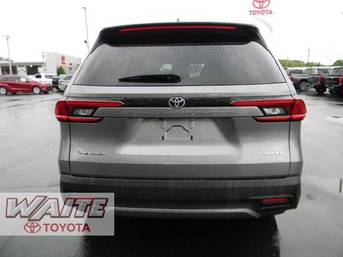Used 2025 Toyota Grand Highlander AWD Hybrid image 3
