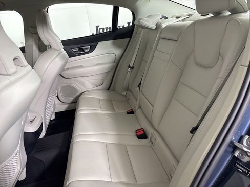 Used 2021 Volvo S60 T5 Momentum w/ Advanced Package image 21