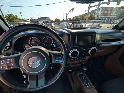 Used 2014 Jeep Wrangler Unlimited Rubicon w/ Connectivity Group image 20