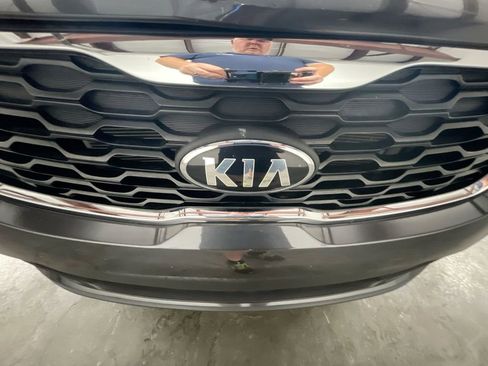 Used 2019 Kia Sorento LX image 28