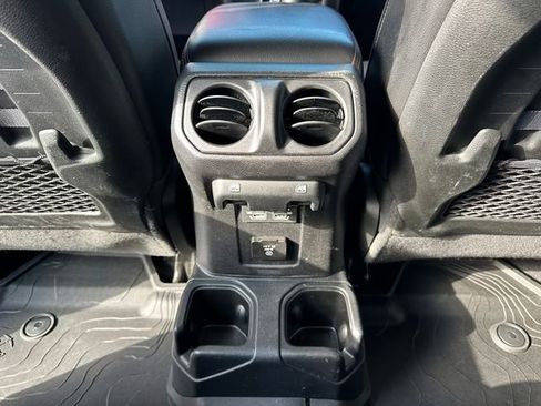 Used 2021 Jeep Gladiator Rubicon image 12