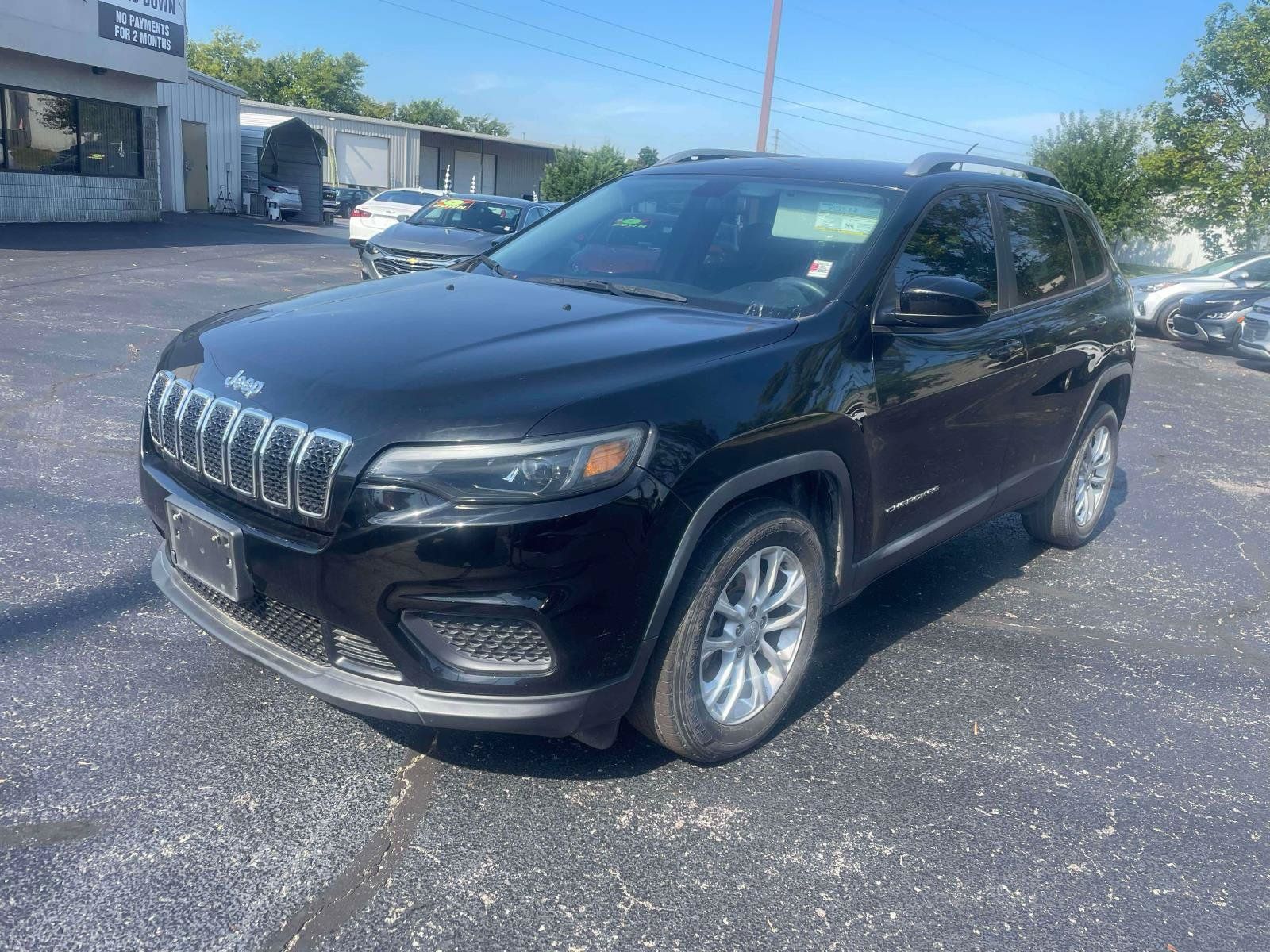 Used 2020 Jeep Cherokee Latitude FWD image 3