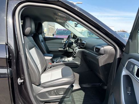 Used 2024 Ford Explorer XLT w/ Equipment Group 202A AWD/4WD image 27