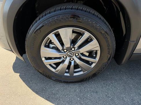 Certified 2025 Nissan Pathfinder SV w/ Cargo Package FWD image 8