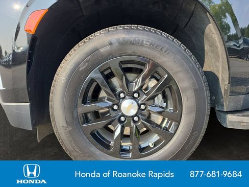 Used 2024 Chevrolet Tahoe LT RWD image 9