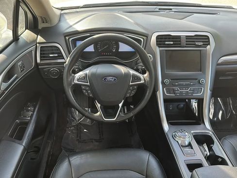 Used 2017 Ford Fusion SE w/ Fusion SE Technology Package AWD/4WD image 26