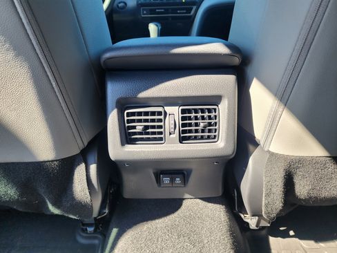 Used 2025 Toyota Camry SE image 15