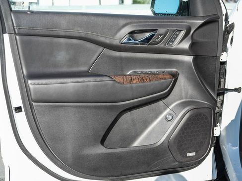 Used 2023 GMC Acadia Denali image 22