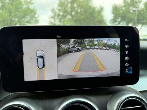 Used 2022 Mercedes-Benz GLC 300 4MATIC w/ Multimedia Package Lite image 30