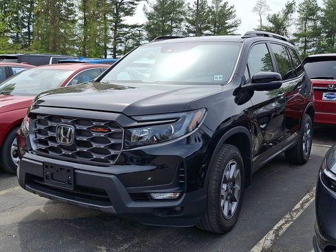 Used 2023 Honda Passport TrailSport image 3
