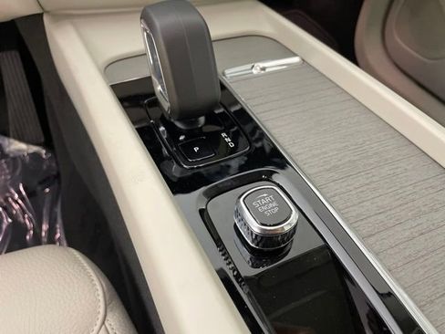 Certified 2024 Volvo XC60 T8 Plus w/ Protection Package Premier image 21