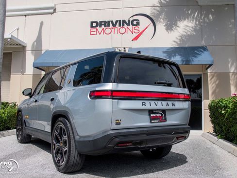 Used 2025 Rivian R1S Premium AWD/4WD image 27