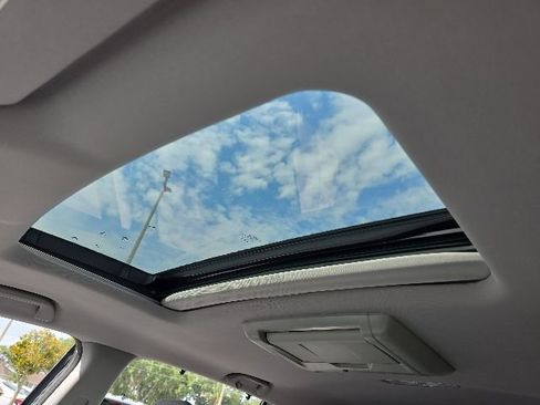 Used 2017 Honda Pilot Touring image 5