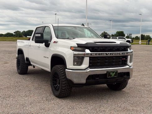 Used 2023 Chevrolet Silverado 2500 LT w/ Convenience Package AWD/4WD image 3