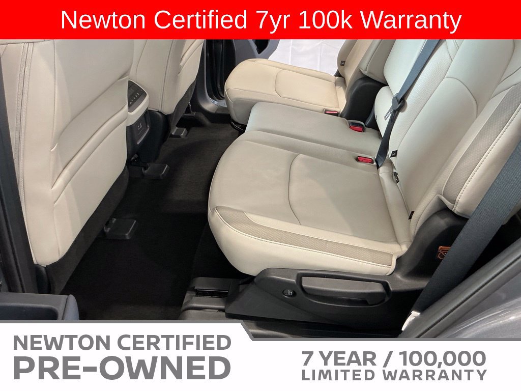 Used 2025 Nissan Pathfinder SL AWD/4WD image 19