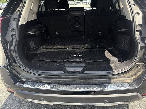 Used 2019 Nissan Rogue SV w/ Premium Package FWD image 17