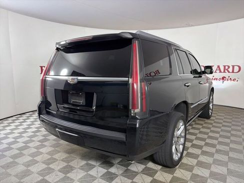 Used 2018 Cadillac Escalade Platinum AWD/4WD image 8