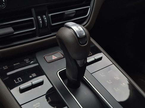Certified 2024 Porsche Macan AWD/4WD image 20