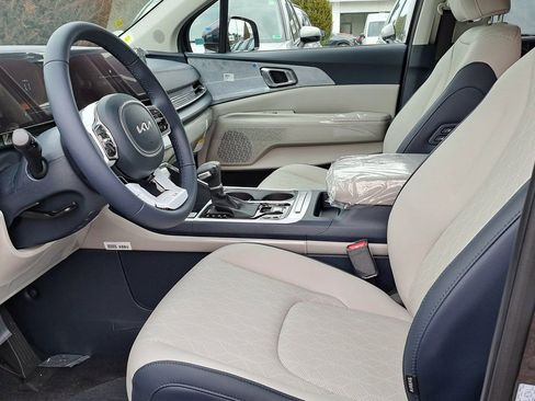 New 2026 Kia Carnival EX FWD image 12