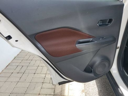 Used 2018 Nissan Kicks SR FWD image 33
