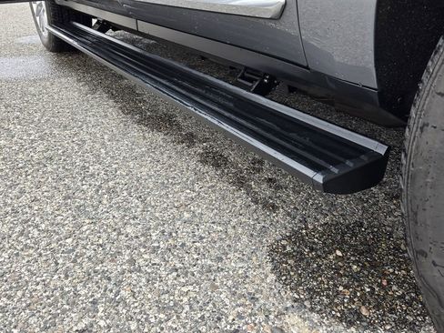 Used 2023 GMC Yukon XL Denali w/ Denali Reserve Package image 12