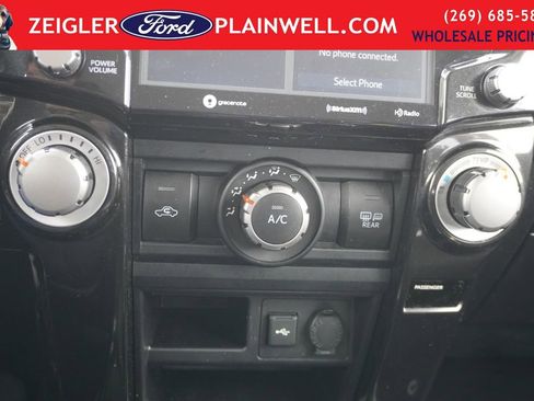 Used 2024 Toyota 4Runner TRD Off-Road image 21