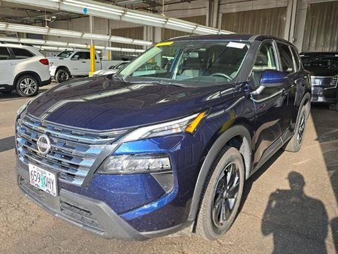 Used 2025 Nissan Rogue SV AWD/4WD image 2