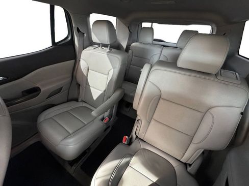 Used 2021 GMC Acadia SLT image 14