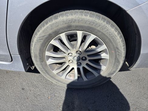 Used 2018 Toyota Sienna XLE FWD image 9