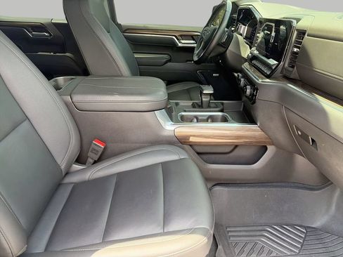 Used 2025 Chevrolet Silverado 1500 LT Trail Boss w/ Convenience Package II AWD/4WD image 8