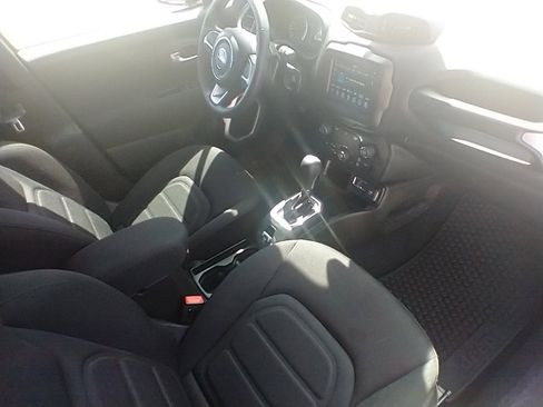 Used 2020 Jeep Renegade Latitude w/ Cold Weather Group image 11