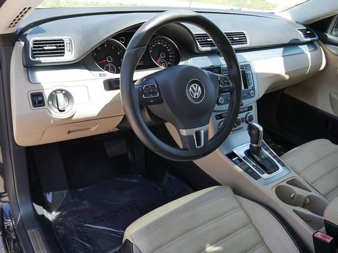 Used 2013 Volkswagen CC Lux FWD image 11