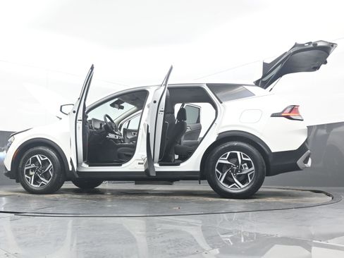 Used 2023 Kia Sportage LX image 43