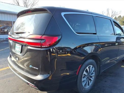 Used 2024 Chrysler Pacifica Limited FWD image 5